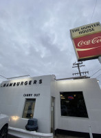 Hunter House Hamburgers outside