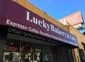 Lucky's Bakery Cafe food