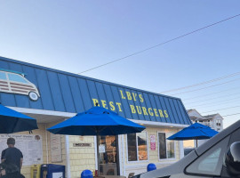 Woodies Drive-in outside