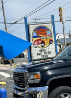 Woodies Drive-in outside