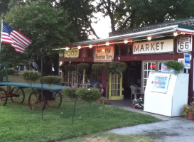 Nelson's Old Riverton Store outside