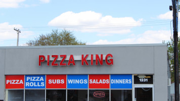 Mt's Pizza King food