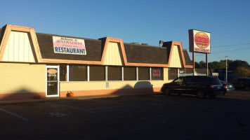 Auburn Country Oven outside