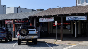 Viva Italiano Pizzeria inside