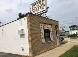 Barb's Pasties Pizza outside