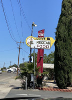 El Gallito Drive-in outside