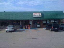 Rose's Family Dining outside