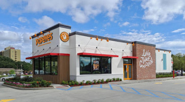 Popeye's Chicken Biscuits outside