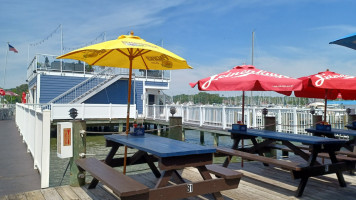 Skipper's Pier Restaurant Dock Bar inside