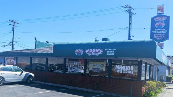 Piggie's Restaurants outside