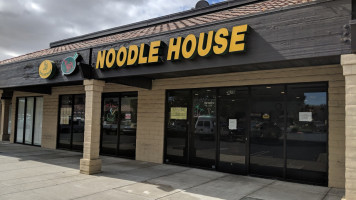 Ngon Noodle House food