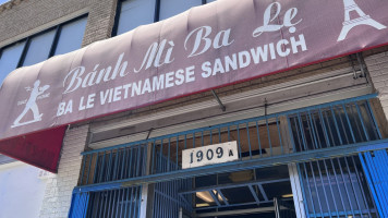 Banh Mi Ba Le inside