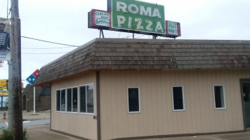 Roma Pizza outside