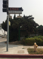 Chee Chinese outside