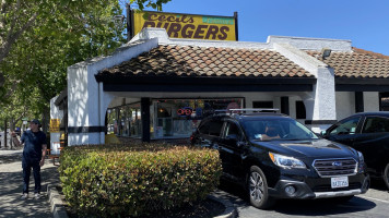 Cecil's Famous Burgers outside