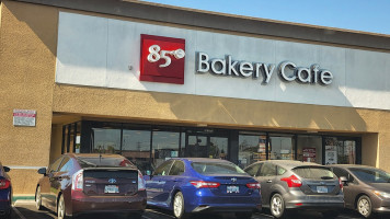 85c Bakery Cafe South Gate outside