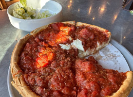 Zachary's Chicago Pizza food