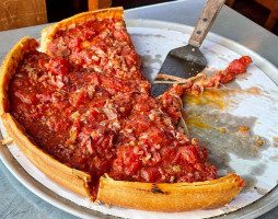 Zachary's Chicago Pizza food