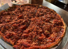 Zachary's Chicago Pizza food