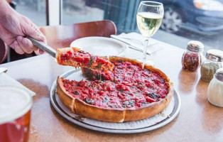 Zachary's Chicago Pizza food