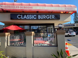 Classic Burger In Redondo Beach outside