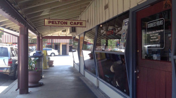 Pelton Cafe outside