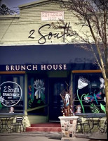 2 South Brunch House inside