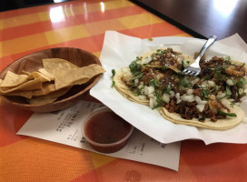 Taqueria Los Gallos food