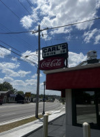 Carl's Drive-in outside