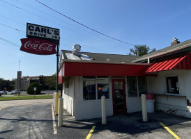 Carl's Drive-in outside