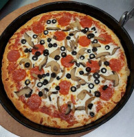 Home Run Pizza food