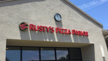 Rusty's Pizza Parlor inside