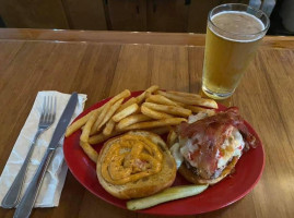 Red's Sports And Grill food