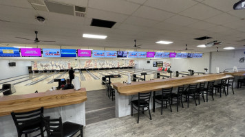 Billy's Ayr Lanes inside