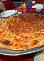 Pete Elda's Carmen's Pizzeria food