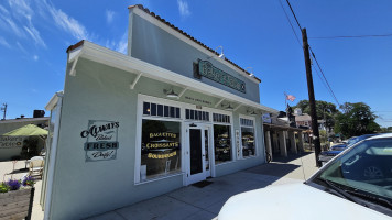 The Baker's Table outside