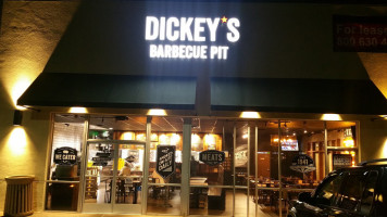 Dickey's Barbecue Pit outside