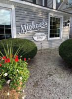 Michaels Of Stockbridge food