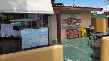 Taco Roco outside