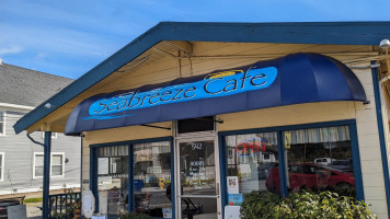 Linda’s Seabreeze Café outside