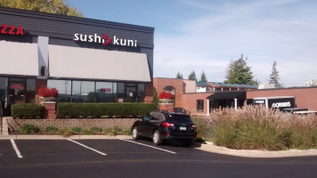 Sushi Kuni outside