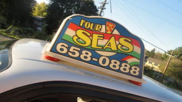 Four Seas Pizza food