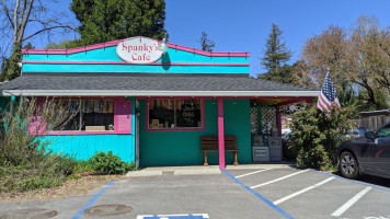 Spanky's outside