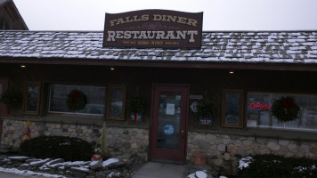 Fall's Diner outside