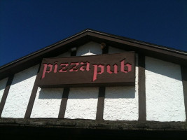 Ye Olde Pizza Pub food