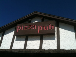 Ye Olde Pizza Pub inside