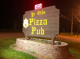 Ye Olde Pizza Pub food