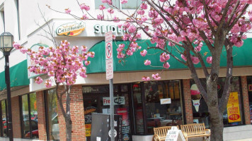 Seeburger's Cheeseburgers outside