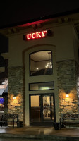 Lucky's Steakhouse food