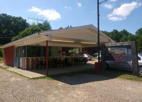 Chicago Style Pizza outside